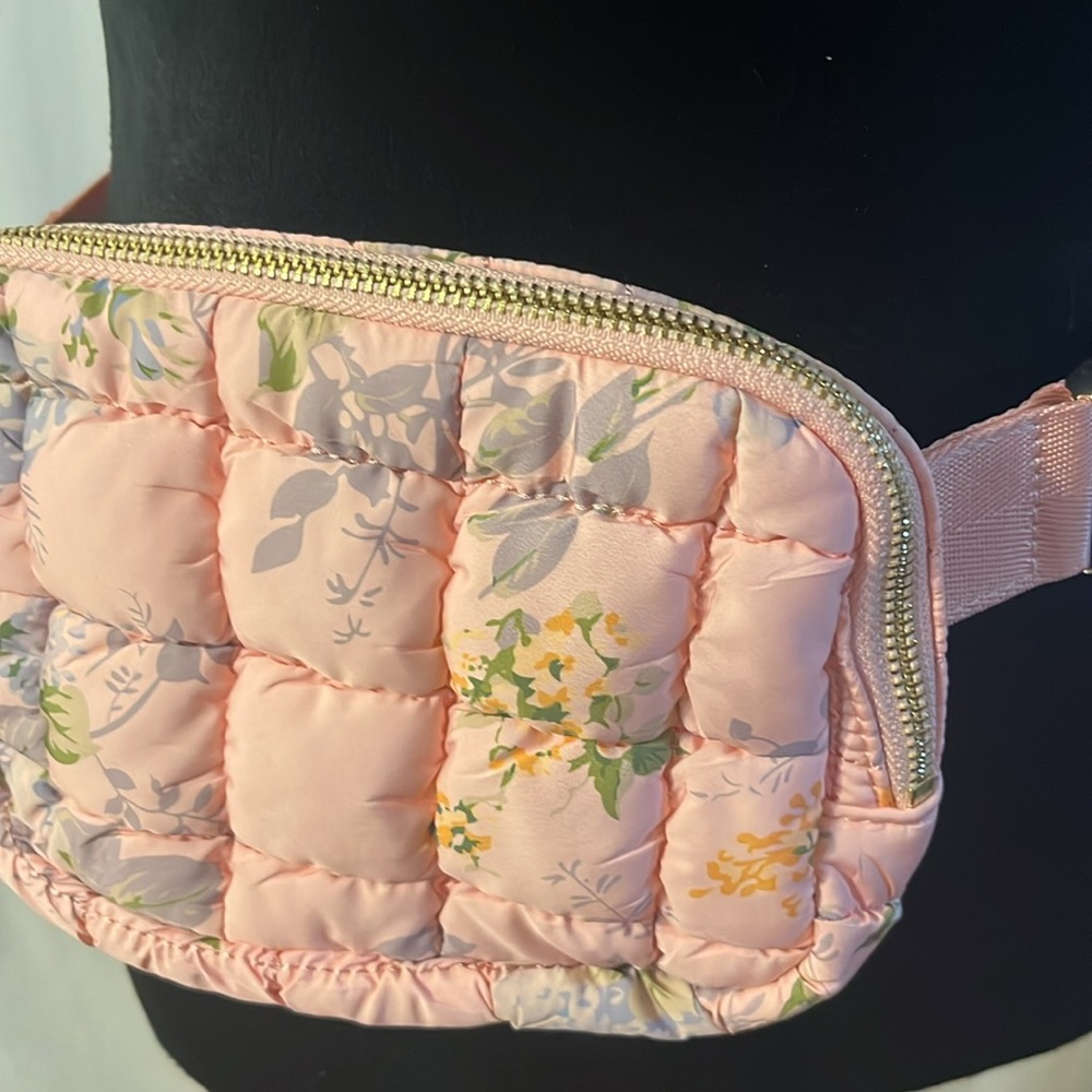 NWOT t.c.c.c Quilted Belt-bag, strawberry pink floral
